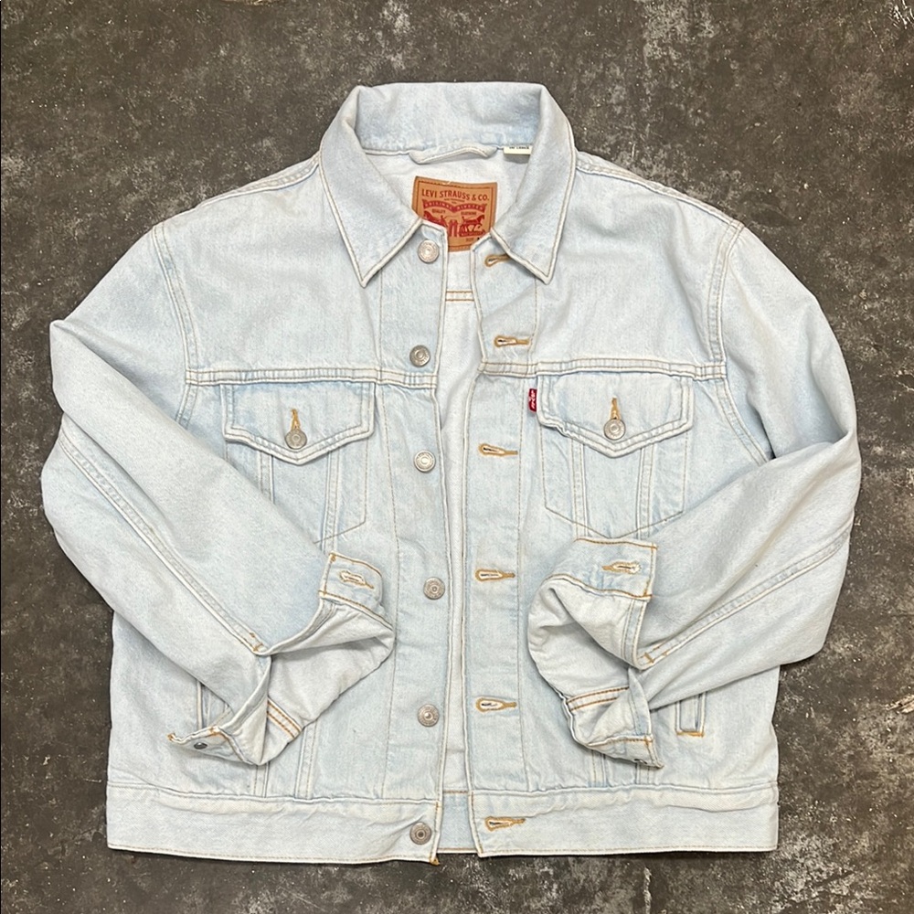 Levi's Women's Light Wash Denim Jacket - Classic Trucker Style
